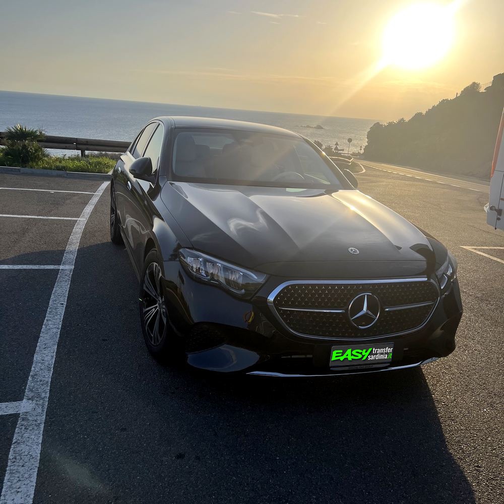 Auto per il transfer privato dall'aeroporto di Cagliari