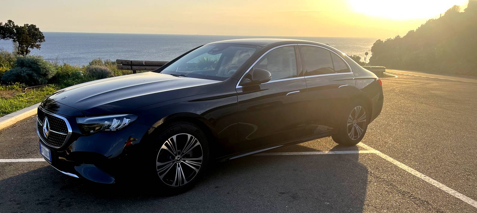 Auto con autista per il transfer privato dall'aeroporto di Cagliari